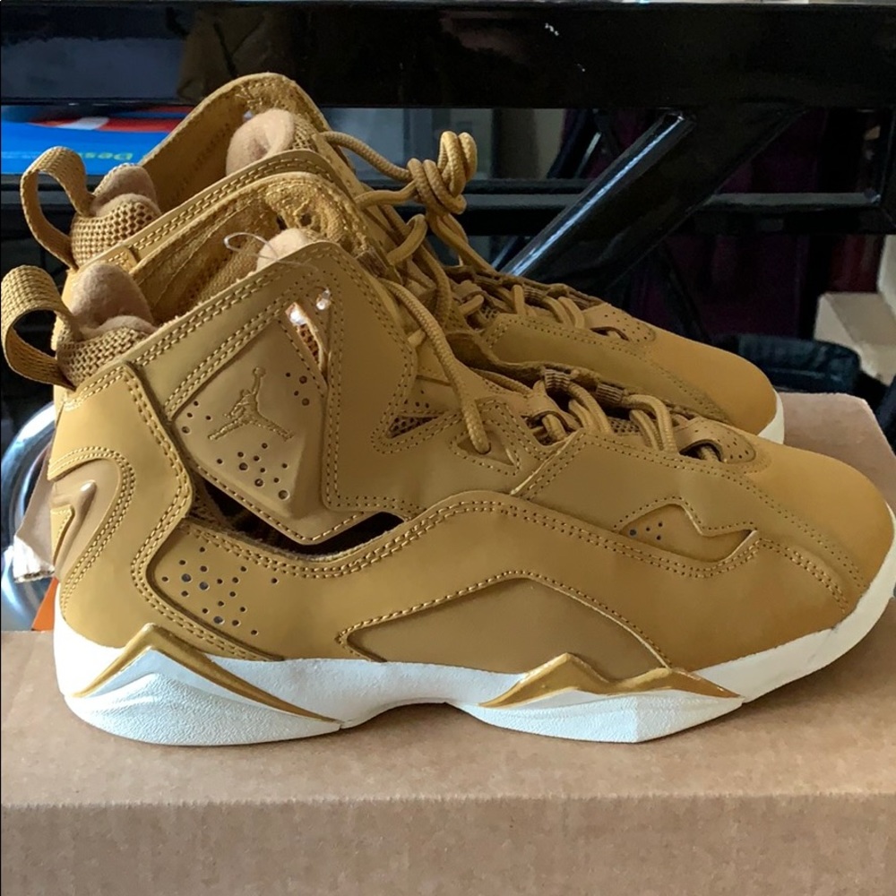 Jordan Retro 6 (Wheat 6) BNWT size: US4Y No Box